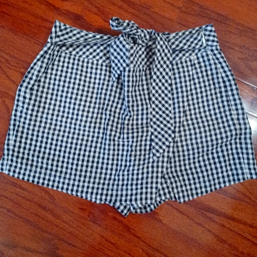 Vineyard Vines gingham skort- New!